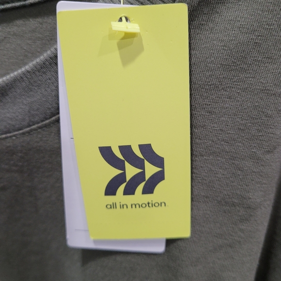 All in Motion Cropped Short Sleeve Top - Picture 4 of 6